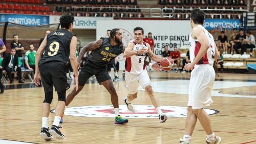 Alkışlar Gaziantep Basketbol ve Koray'a